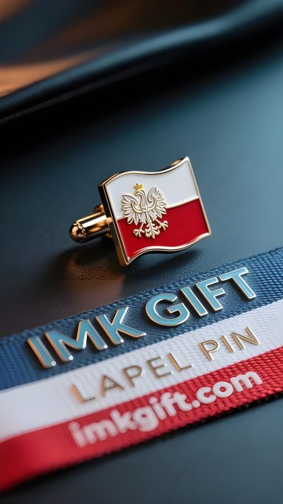 in996-Biały-orzeł-na-kołnierzu-symbol-wiary-która-nigdy-nie-blaknie